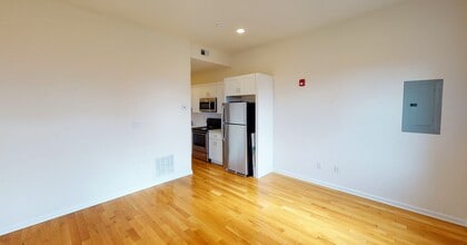 303 N 41st St, Unit 3RD FLOOR in Philadelphia, PA - Building Photo - Building Photo