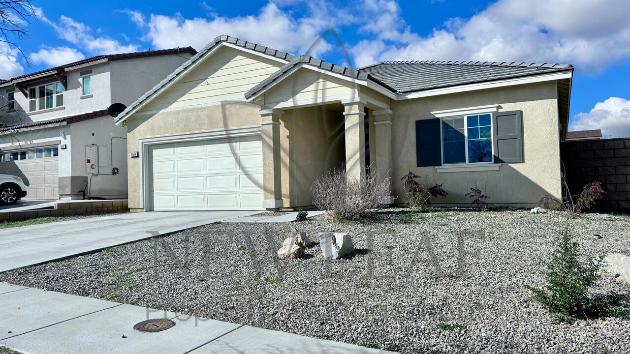 10675 Appaloosa Ave in Hesperia, CA - Building Photo