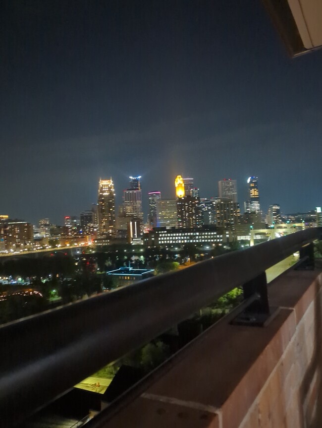 110 1st Ave NE, Unit Furnished Condo w parking in Minneapolis, MN - Foto de edificio - Building Photo