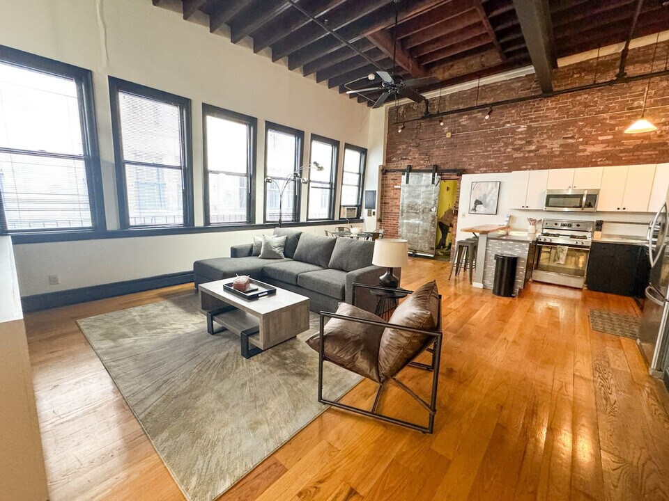 13-19-19 Stanhope St in Boston, MA - Building Photo