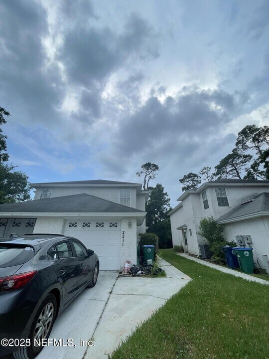 2211 Rosewood Dr in Neptune Beach, FL - Building Photo