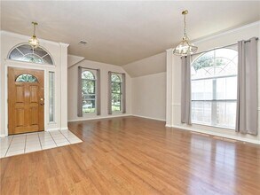 1725 Dapplegrey Ln in Austin, TX - Building Photo - Building Photo