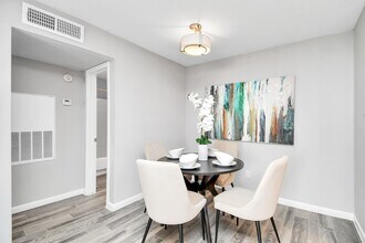 2701 W Bellfort Ave in Houston, TX - Building Photo - Building Photo