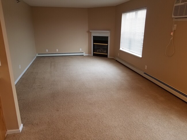 Colonial Court in Alexandria, MN - Building Photo - Building Photo