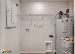 9588 Hood Rd in Jacksonville, FL - Building Photo