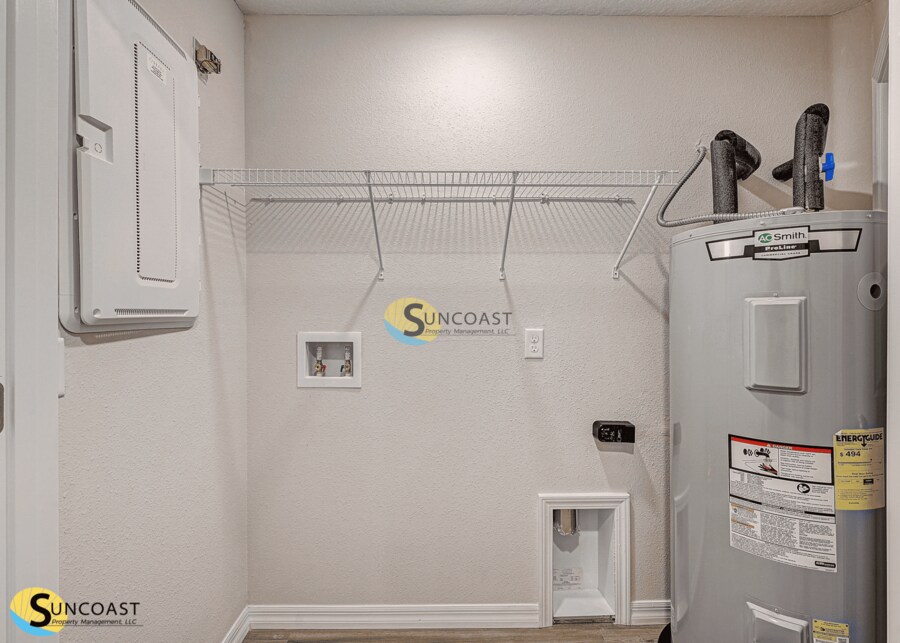 9588 Hood Rd in Jacksonville, FL - Building Photo