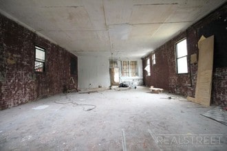 1154 Myrtle Ave in Brooklyn, NY - Building Photo - Interior Photo