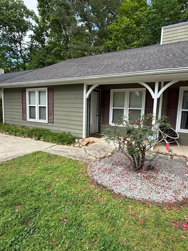 property at 4067 Coopers Hill Dr SE