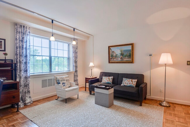 3601 Greenway, Unit 503 in Baltimore, MD - Foto de edificio - Building Photo