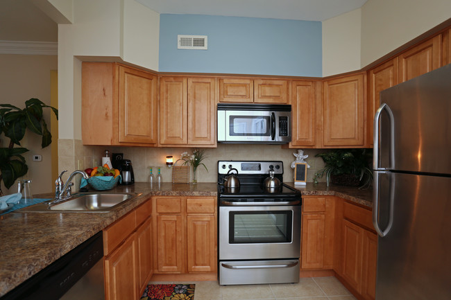 Gateway Airport Townhomes in Philadelphia, PA - Building Photo - Building Photo
