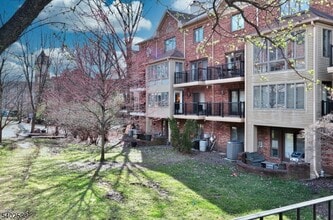 35 Mews Ln in South Orange, NJ - Building Photo - Building Photo