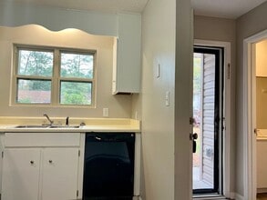 905 Brett Dr in Hinesville, GA - Building Photo - Building Photo
