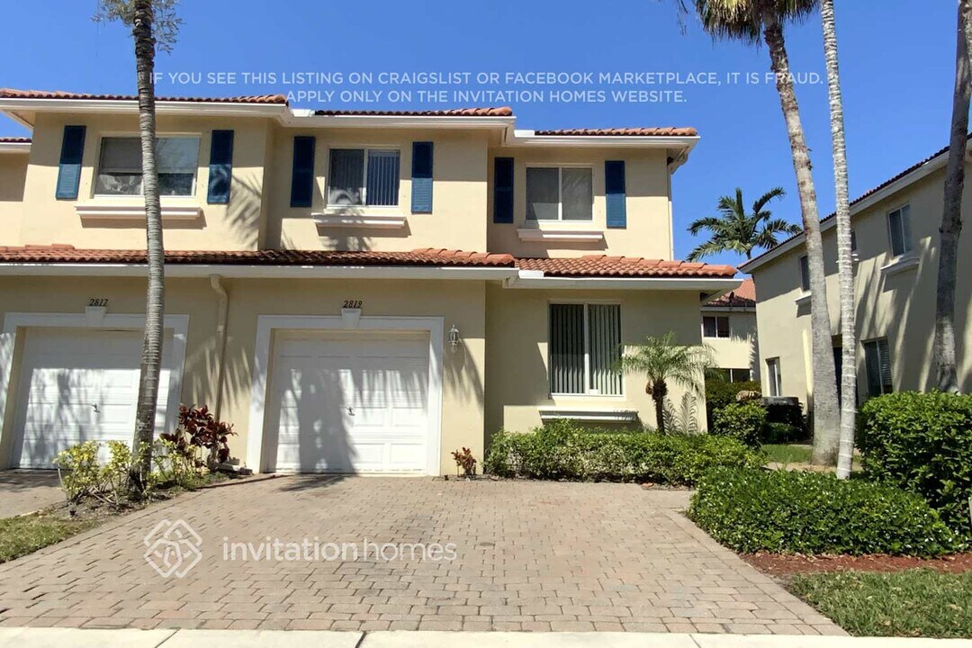 2819 S Evergreen Cir in Boynton Beach, FL - Foto de edificio