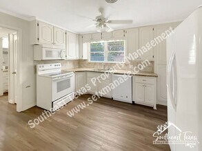 2749 Rose Ave in Groves, TX - Building Photo - Building Photo