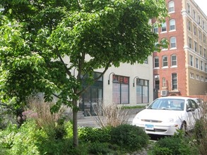 New London Market & Apartments in New London, CT - Foto de edificio - Building Photo