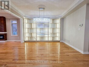 32 Arundel Dr in Vaughan, ON - Building Photo - Building Photo