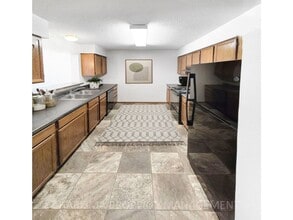 1018 Southland Ln in Brookings, SD - Building Photo - Building Photo
