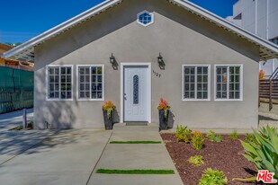 1127 N Formosa Ave in Los Angeles, CA - Building Photo