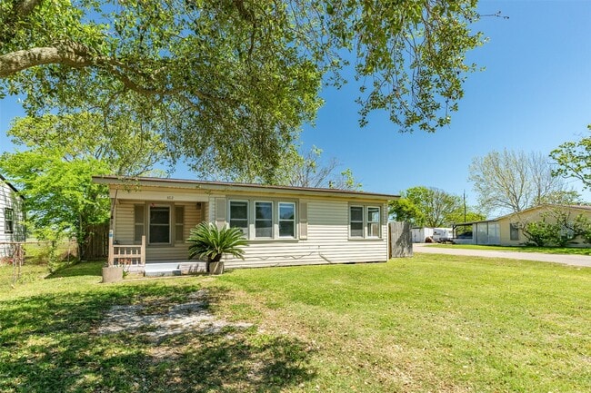 property at 302 W 8th St