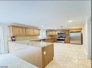 46 Skymark Ct in Upper Saddle River, NJ - Building Photo - Building Photo