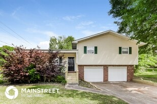 15 Pine Valley Dr in Powder Springs, GA - Building Photo