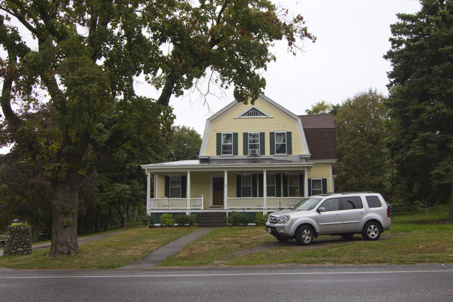 92 Fort Hill St in Hingham, MA - Building Photo - Building Photo