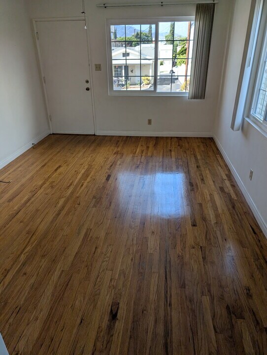 1126 E Palmer Ave, Unit A in Glendale, CA - Building Photo