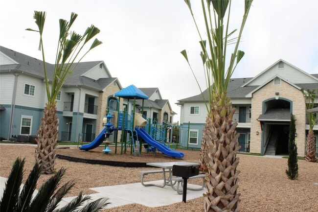711 Glenoak Dr in Corpus Christi, TX - Building Photo - Building Photo