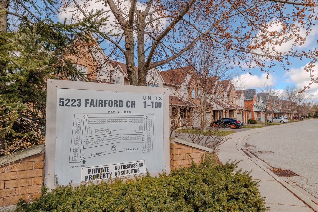 5279 Fairford Cres in Mississauga, ON - Building Photo