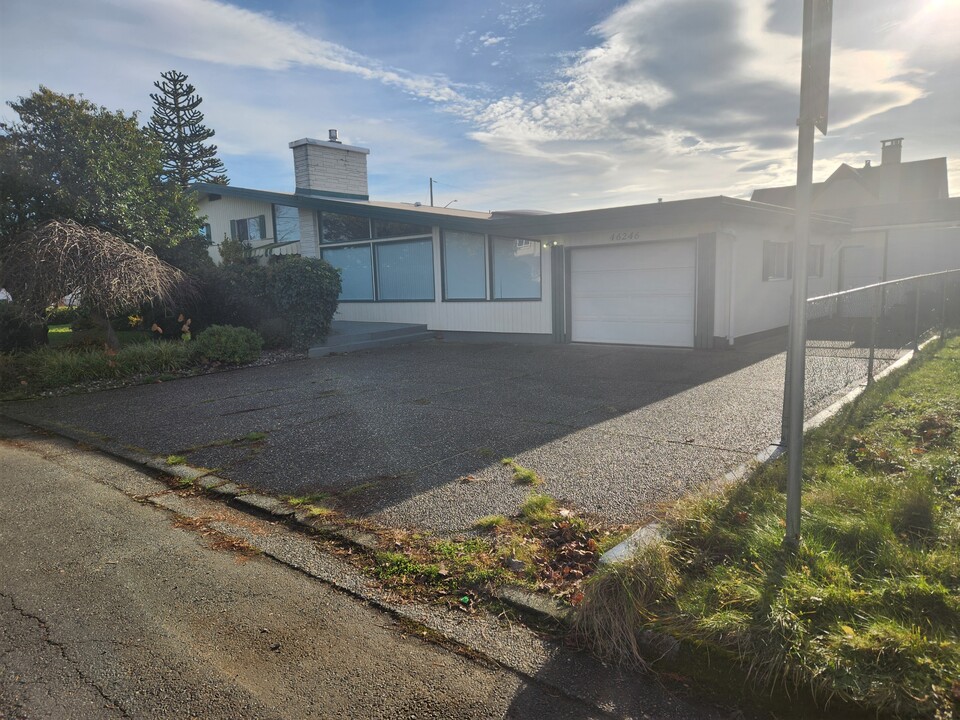 46246 Magnolia Ave in Chilliwack, BC - Building Photo