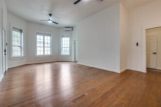 610 W 9th St in Dallas, TX - Building Photo - Building Photo
