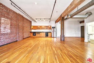 215 S Santa Fe Ave in Los Angeles, CA - Building Photo - Building Photo