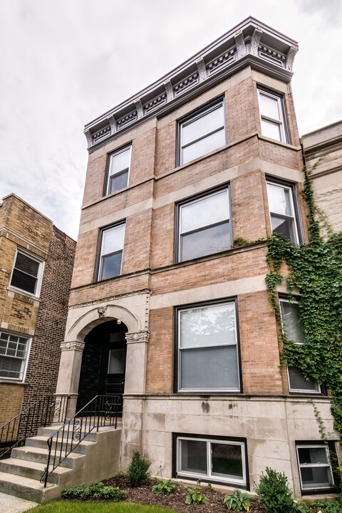 3017 W Belden Ave in Chicago, IL - Building Photo