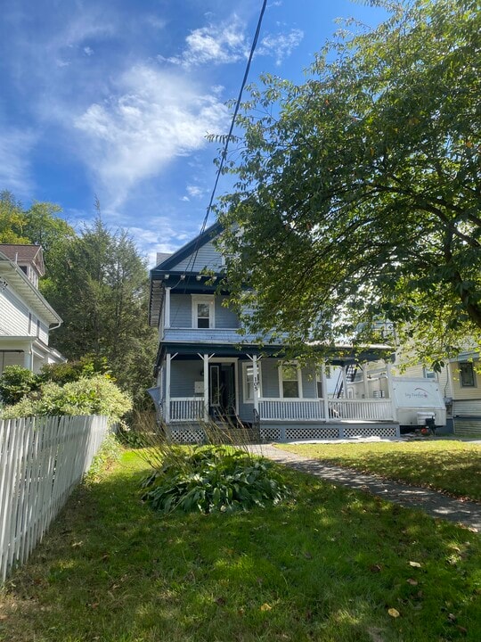 105 Manning Blvd, Unit 1 in Albany, NY - Building Photo