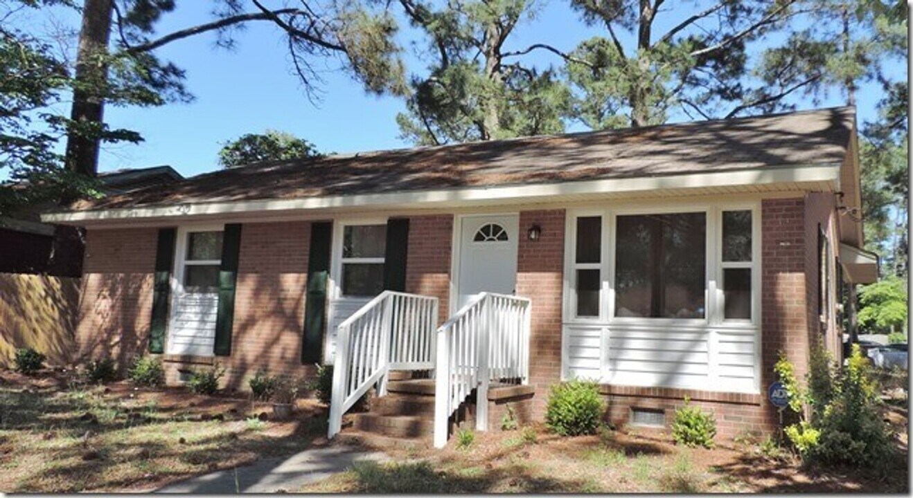310 Forrest Rd W in Wilson, NC - Foto de edificio