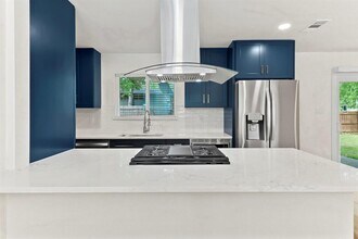 2914 Loyola Ln in Austin, TX - Building Photo - Building Photo
