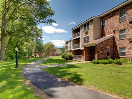 Summer Hill Glen in Maynard, MA - Building Photo