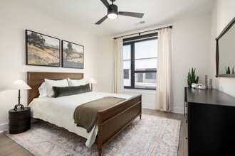 4th and Green in Winston-Salem, NC - Building Photo - Interior Photo