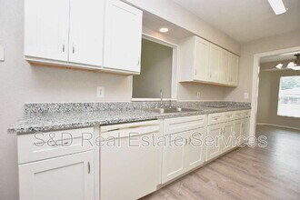 561 Lake Bonny Dr E in Lakeland, FL - Building Photo - Building Photo