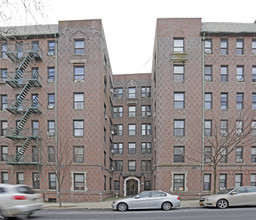 8602 Park Ln S in Woodhaven, NY - Foto de edificio - Building Photo