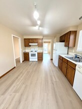 4221 N Esten Pl in Boise, ID - Foto de edificio - Building Photo