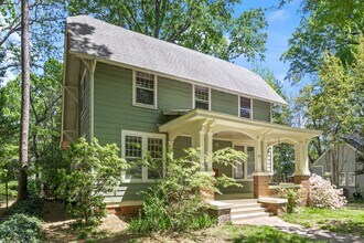 121 E Cedar Ave in Wake Forest, NC - Building Photo - Building Photo