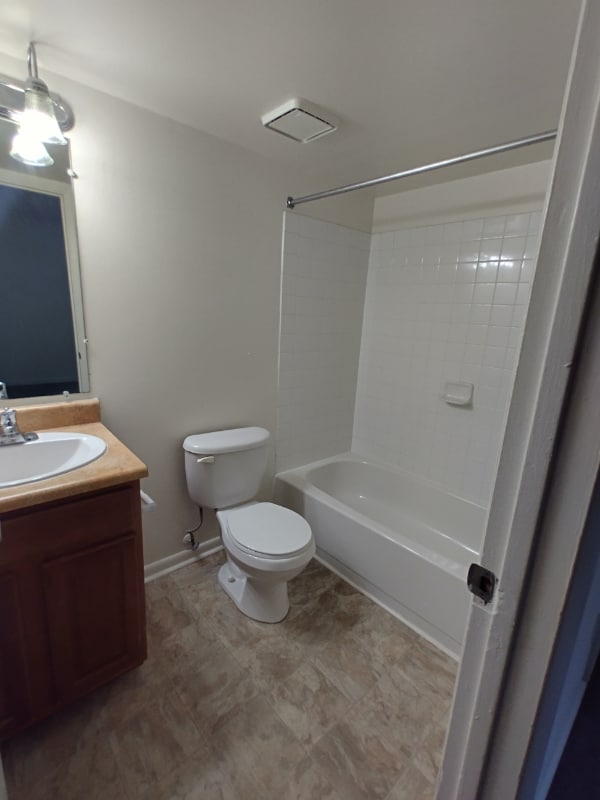 600 Reusens Rd in Lynchburg, VA - Foto de edificio - Building Photo