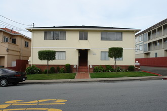 239 Willow Ave in South San Francisco, CA - Foto de edificio - Building Photo