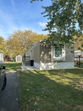 2331 Wellington Green Dr in Clarksville, IN - Foto de edificio - Building Photo