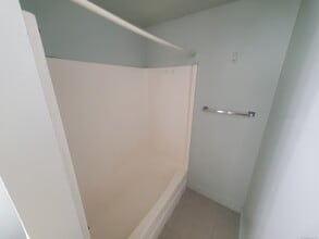 949 Pleasant Valley Rd in South Windsor, CT - Building Photo - Building Photo