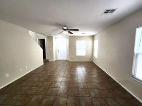 632 Port Talbot Ave in Las Vegas, NV - Building Photo - Building Photo