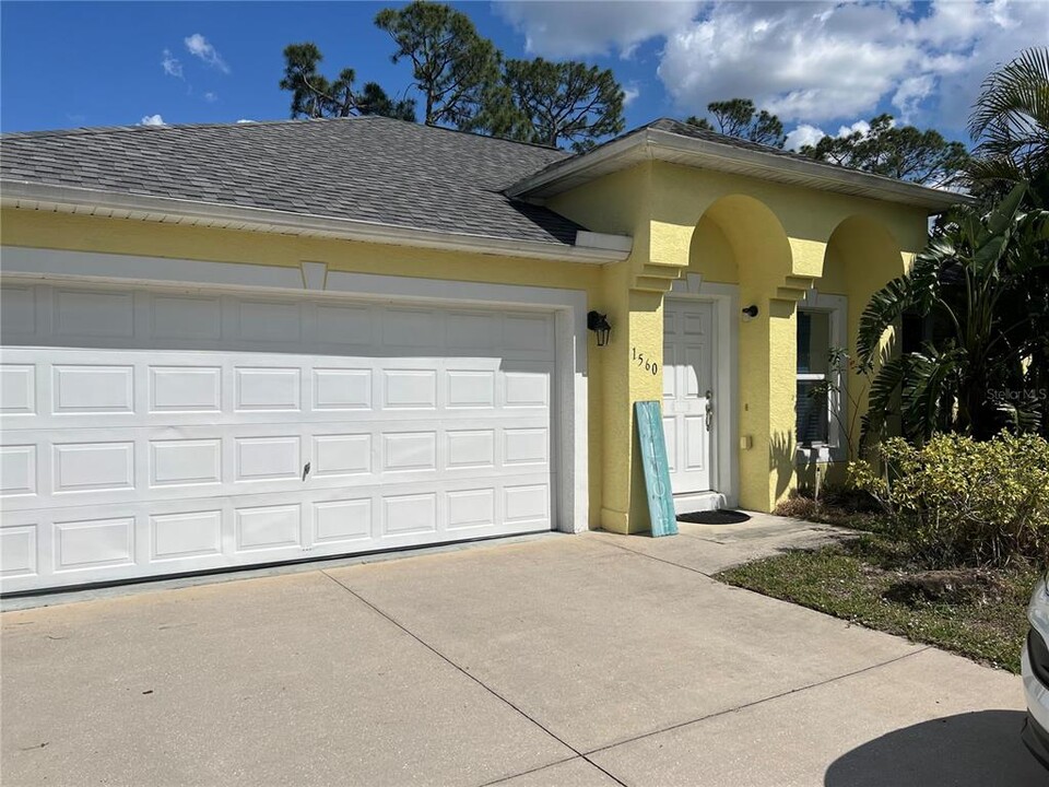 1560 Maile St in North Port, FL - Building Photo