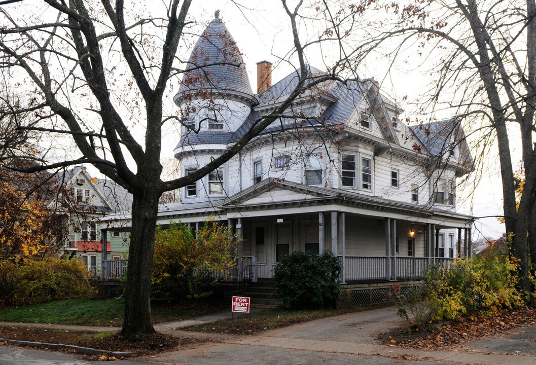 52 Pleasant St in Marlborough, MA - Building Photo