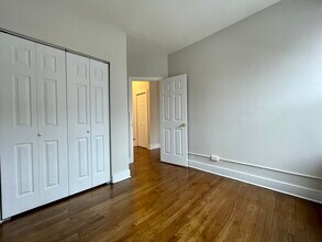 1544 N Kedzie Ave, Unit 1G in Chicago, IL - Foto de edificio - Building Photo